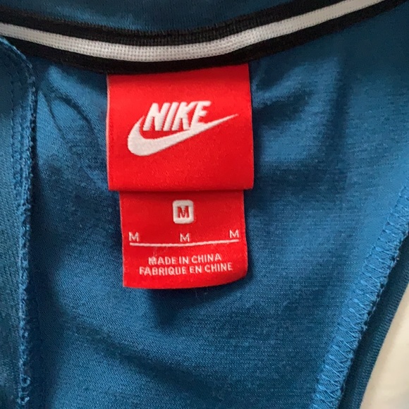 Women’s Nike Tank Top - Picture 3 of 4